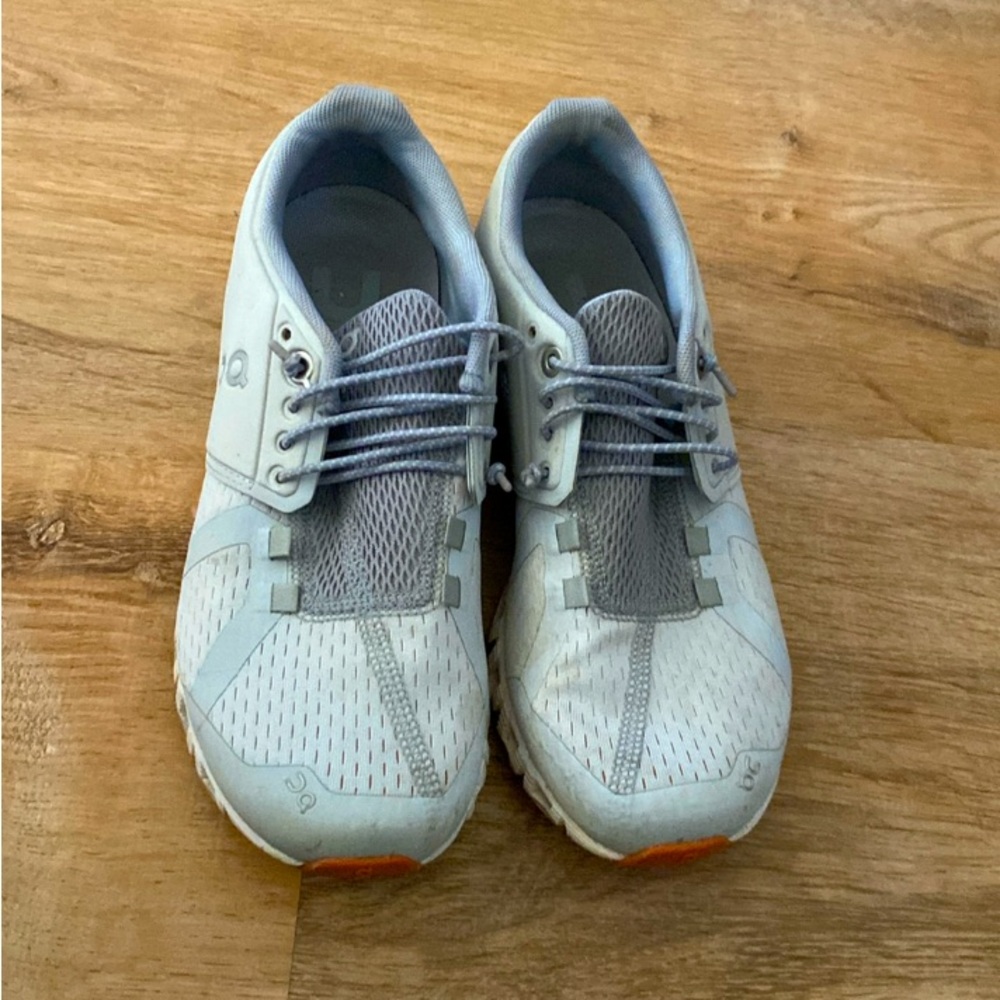 ONCLOUDS - womens size 5.5
